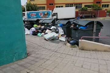  La basura 'destroza' la imagen de Melenara (Foto TA)